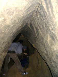 Один из многочисленных подземных ходов. Фото из "Невідоме Поділля"