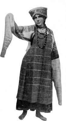 Рис. 4 Праздничная рубаха с длинными рукавами XIX в. (Пензенская обл., коллекция Н. А. Деминой)